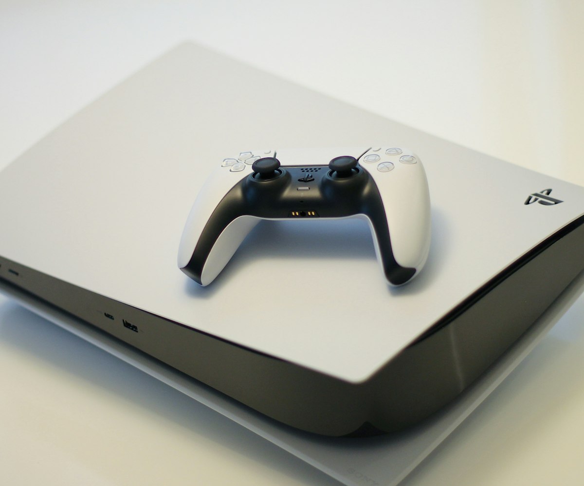 Games console with a controller